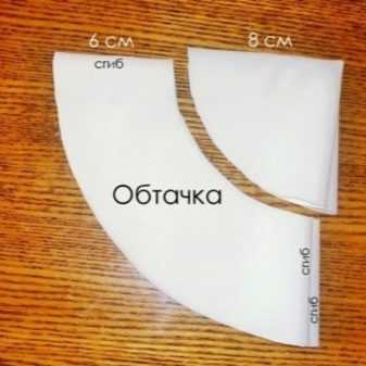 Платье с облегающими рукавами и отрезным верхом