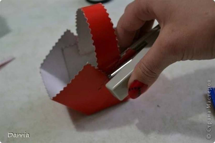 Быстрая самодельная корзина для мусора из картона
