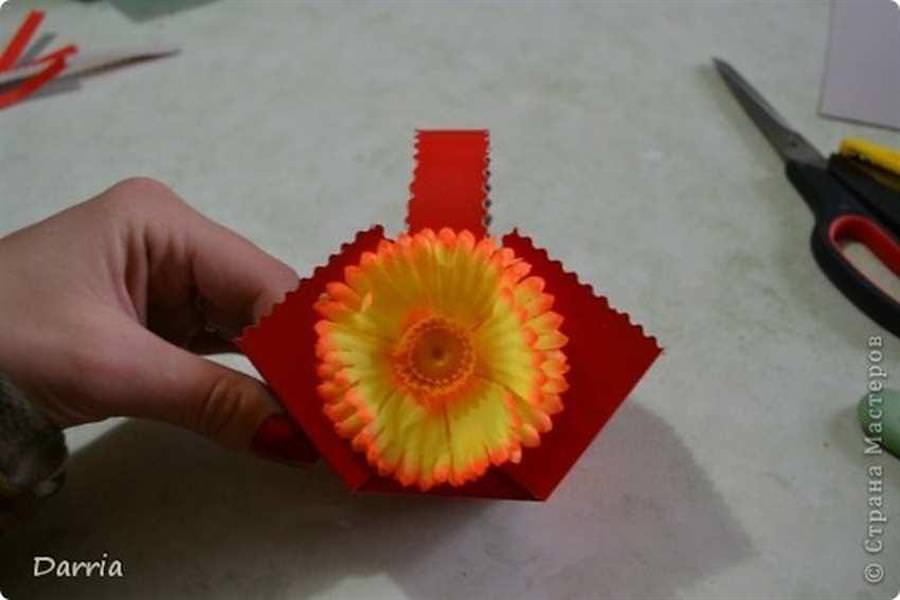 Быстрая самодельная корзина для мусора из картона
